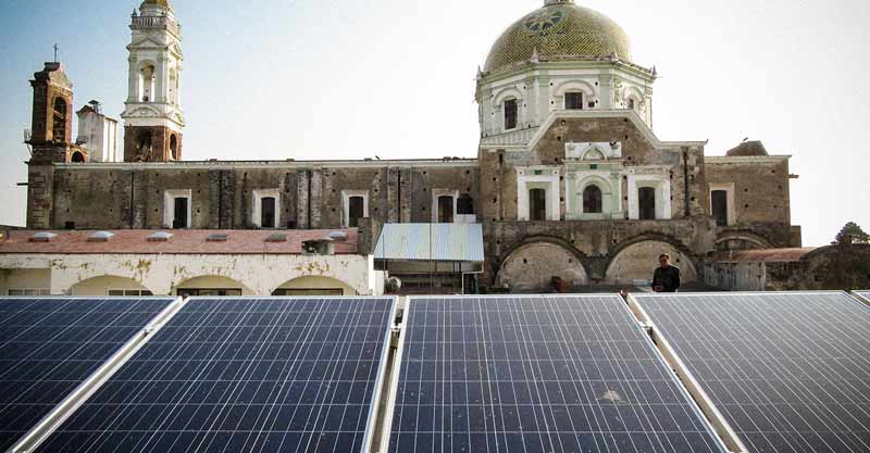 Sistema de paneles solares instalados en la Iglesia principal de Zacatelco, Tlaxcala 
                Este sistema de 4.59kWp ayudó a tener ahorros promedio de $3,799.11 pesos bimestrales.