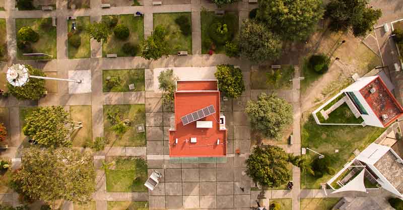 Sistema de Paneles Solares instalado en la Rectoría de la Benemérita Universidad Autónoma de Puebla.
                Estos paneles solares generan los consumos eléctricos en las oficinas del Rector de la Máxima Casa de Estudios del Estado de Puebla