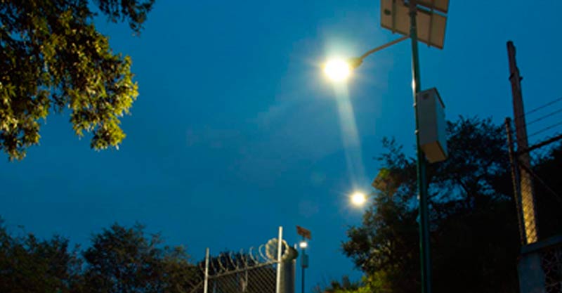 Proyecto de luminarias solares que se instaló en el paso conocido como “Las Escalinatas” en el municipio de Ocotlan en el Estado de Tlaxcala
                La luminaria solar que se instaló fue el modelo O-Led 2036 con poste de 6 metros