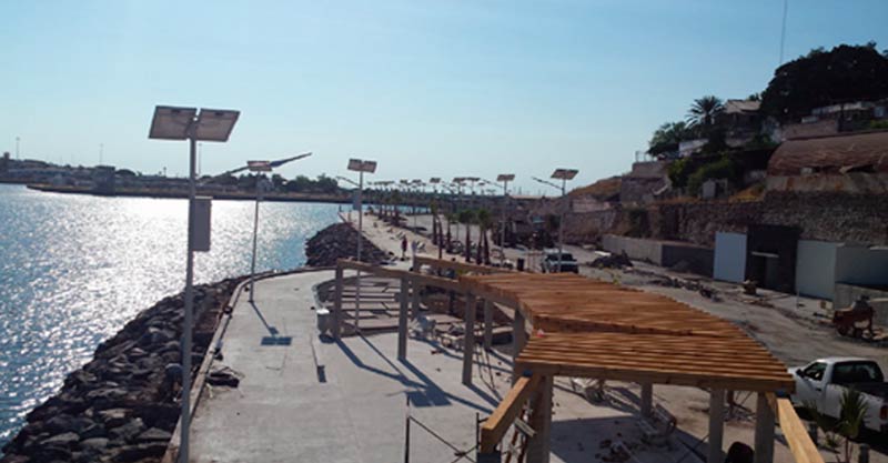 Proyecto de luminarias solares que se instaló en el paso conocido como “Las Escalinatas” en el municipio de Ocotlan en el Estado de Tlaxcala
                La luminaria solar que se instaló fue el modelo O-Led 2036 con poste de 6 metros