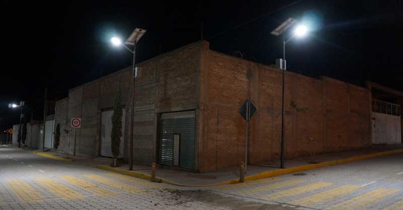 Proyecto de luminarias solares que se instaló en diversas calles del municipio de Tehuacan, Puebla. 
                La luminaria solar que se instaló fue el modelo C-Led 23 con poste de 7 metros.