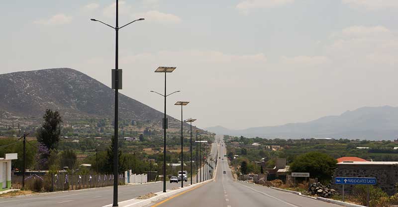 Proyecto de luminarias solares que se instaló en la carretera de Progreso en Hidalgo
                La luminaria solar que se instaló fue el modelo C-Led 23 doble brazo con poste de 9 metros.