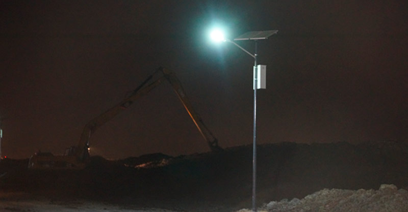 Proyecto de luminarias solares que se instaló en el área de construcción del nuevo aeropuerto en la zona de Xochiaca.
                La luminaria solar que se instaló fue el modelo O-Led 2036 on poste de 9 metros.